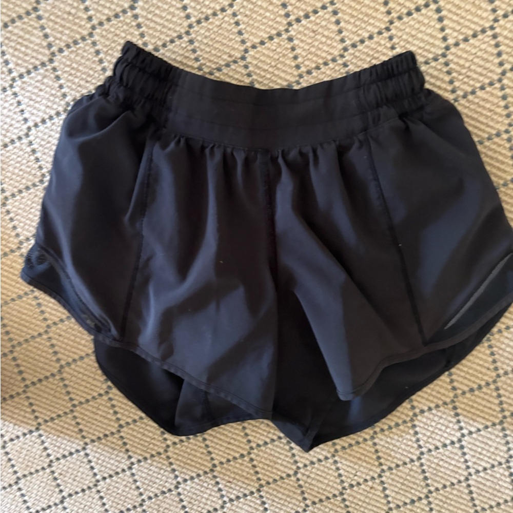 Black Women's LULU LEMON Athletic Shorts Hotty Hot low rise size 2